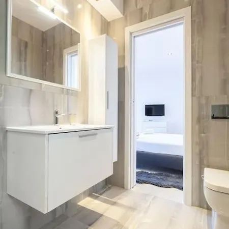 Penthouse And Bbq Kitchen Island & Massive Living By 360 Estates Apartman