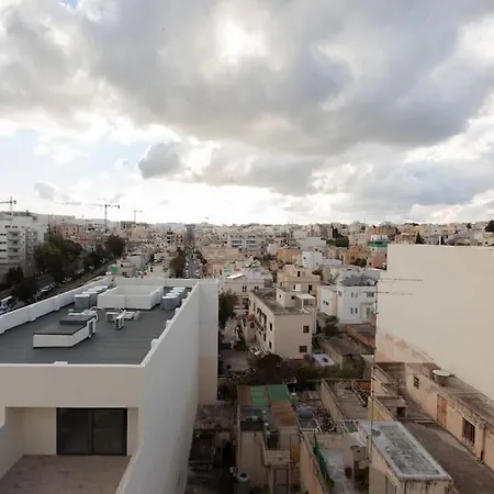 Penthouse And Bbq Kitchen Island & Massive Living By 360 Estates San Ġiljan