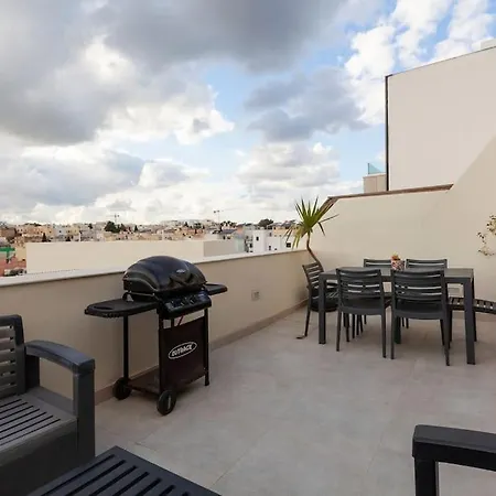 Penthouse And Bbq Kitchen Island & Massive Living By 360 Estates *