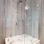 Penthouse And Bbq Kitchen Island & Massive Living By 360 Estates *
