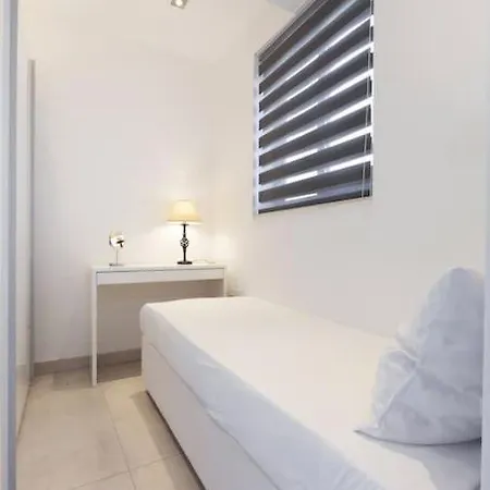 Apartment Penthouse And Bbq Kitchen Island & Massive Living By 360 Estates Saint Julian's