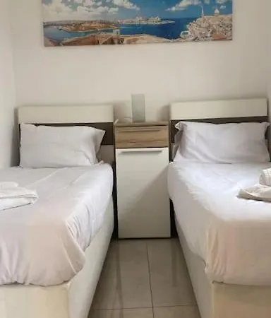 Apartment Penthouse And Bbq Kitchen Island & Massive Living By 360 Estates *