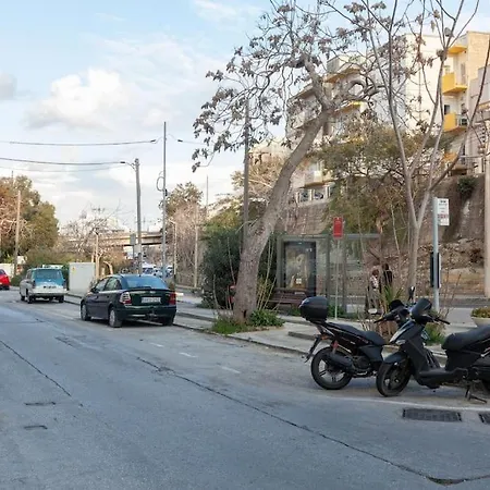 Penthouse And Bbq Kitchen Island & Massive Living By 360 Estates *