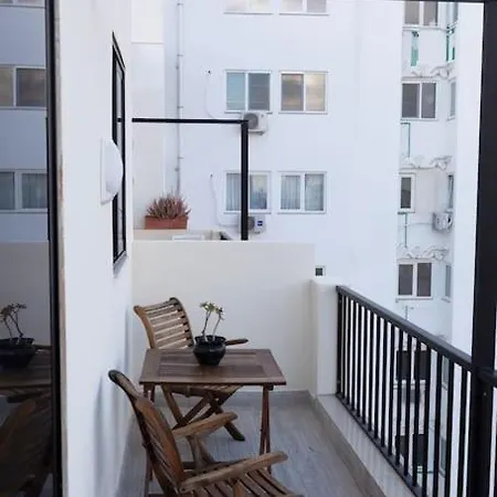 Apartment Penthouse And Bbq Kitchen Island & Massive Living By 360 Estates