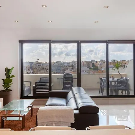 Penthouse And Bbq Kitchen Island & Massive Living By 360 Estates Apartment *