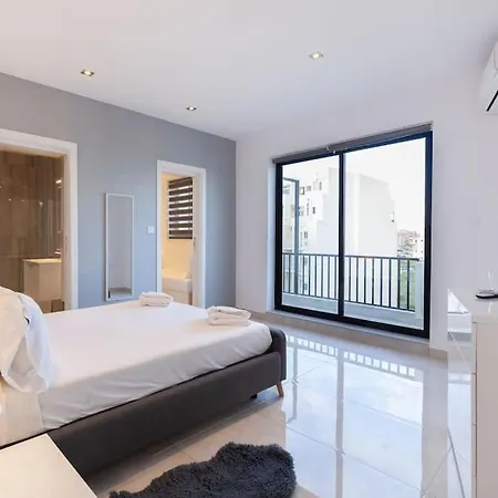 Penthouse And Bbq Kitchen Island & Massive Living By 360 Estates Apartment Saint Julian's