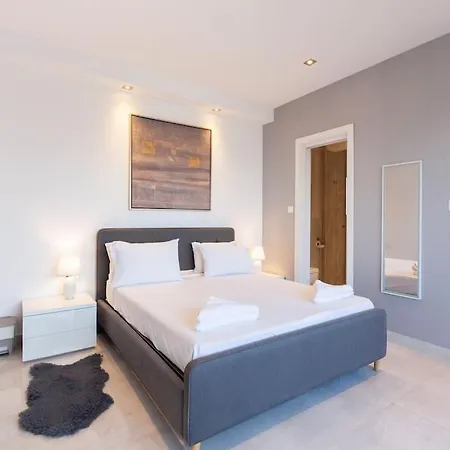 Penthouse And Bbq Kitchen Island & Massive Living By 360 Estates Apartmán