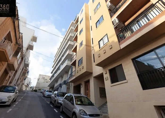 Penthouse And Bbq Kitchen Island & Massive Living By 360 Estates Saint Julian's