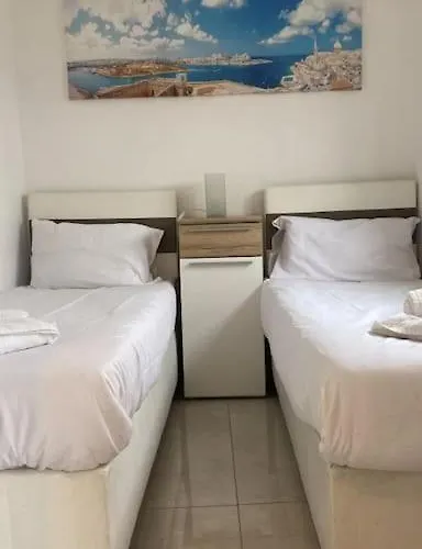 Apartment Penthouse And Bbq Kitchen Island & Massive Living By 360 Estates *