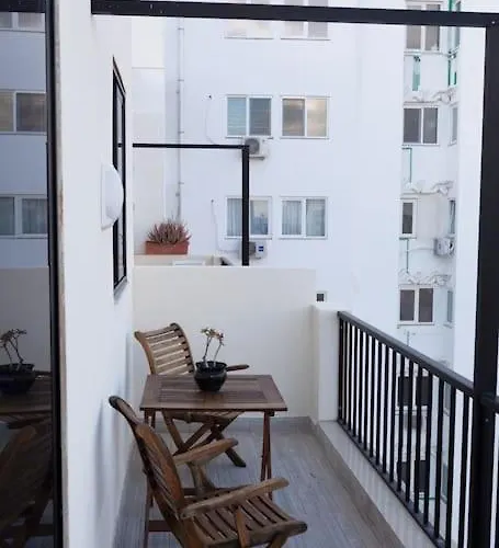 Apartment Penthouse And Bbq Kitchen Island & Massive Living By 360 Estates