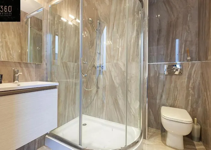 Penthouse And Bbq Kitchen Island & Massive Living By 360 Estates * San Ġiljan