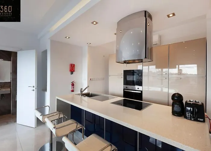 Penthouse And Bbq Kitchen Island & Massive Living By 360 Estates * San Ġiljan