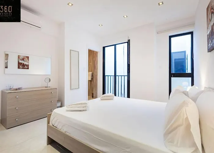 Penthouse And Bbq Kitchen Island & Massive Living By 360 Estates * Saint Julian's