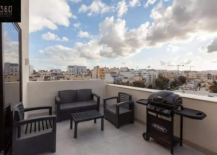 Penthouse And Bbq Kitchen Island & Massive Living By 360 Estates