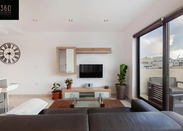 Penthouse And Bbq Kitchen Island & Massive Living By 360 Estates Saint Julian's