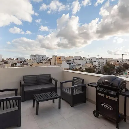 Penthouse And Bbq Kitchen Island & Massive Living By 360 Estates